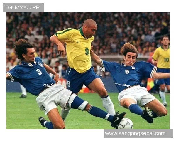 世界冠军足球明星的精彩瞬间与背后的奋斗故事