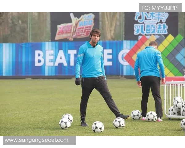 被踩头的足球明星背后的故事与荣耀与挑战的交织